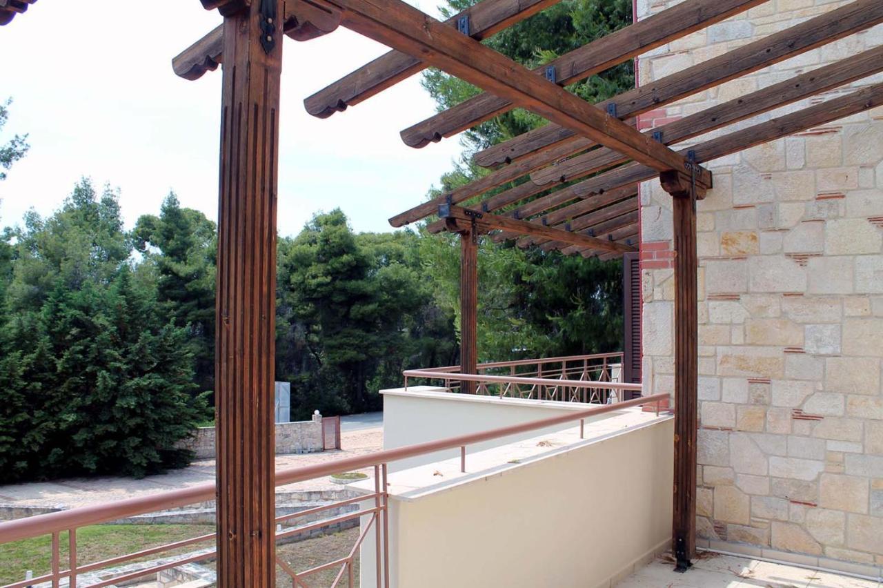 4 Bedroom Villa With Pool And Garden Nea Fokea Exterior photo