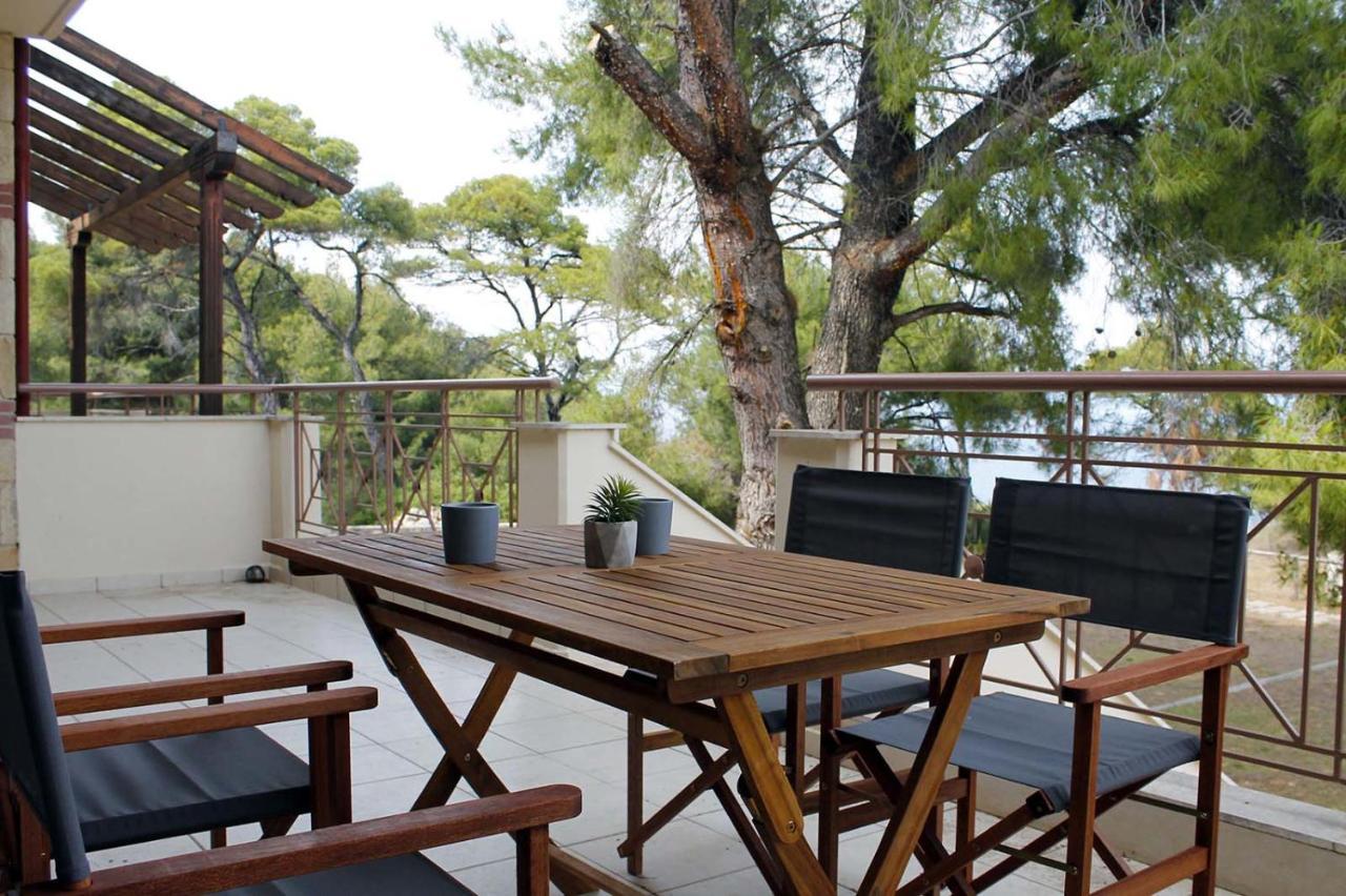 4 Bedroom Villa With Pool And Garden Nea Fokea Exterior photo