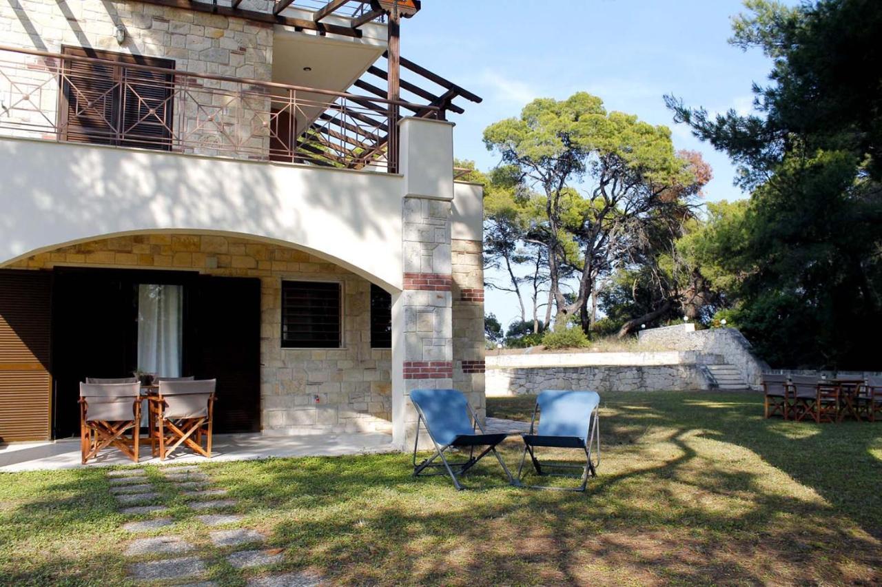 4 Bedroom Villa With Pool And Garden Nea Fokea Exterior photo